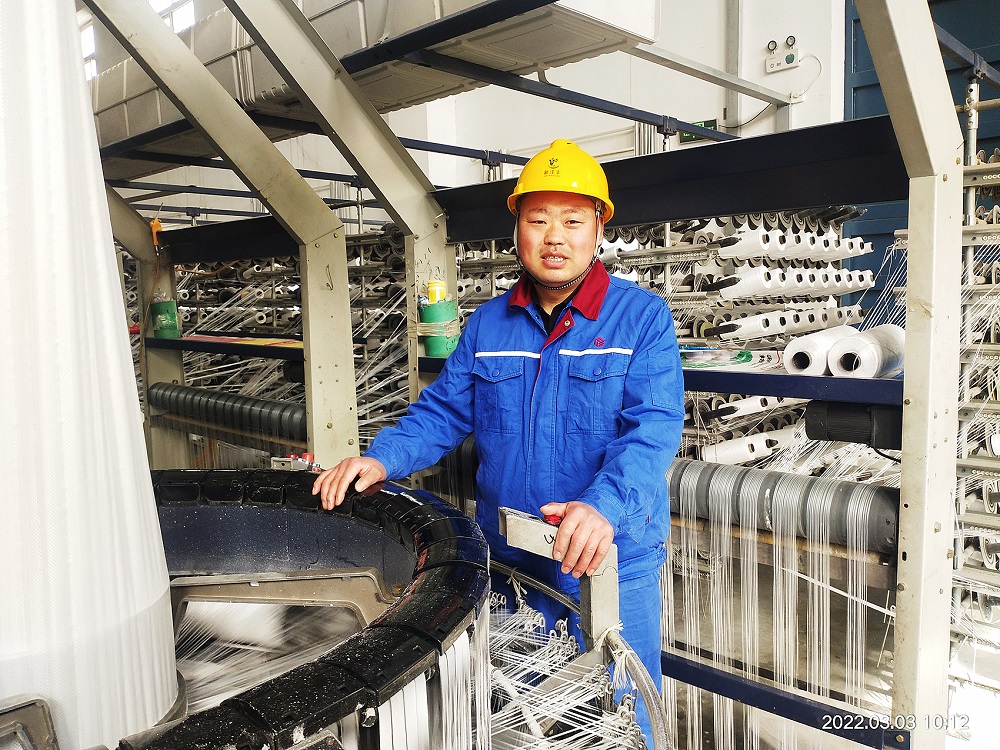 2021年度集团劳动模范、山东ylg060net永利娱高塑编厂维修工张西芳张西芳.jpg
